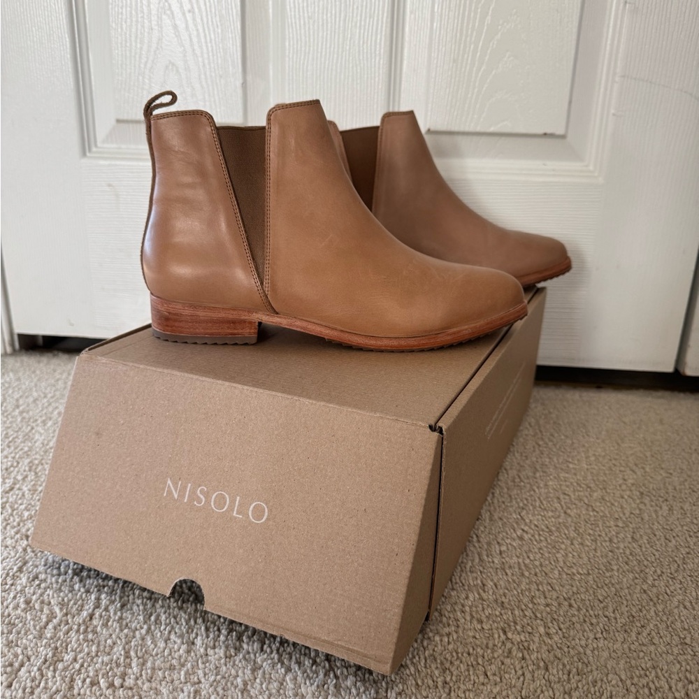 BRAND NEW Leather Chelsea Boots